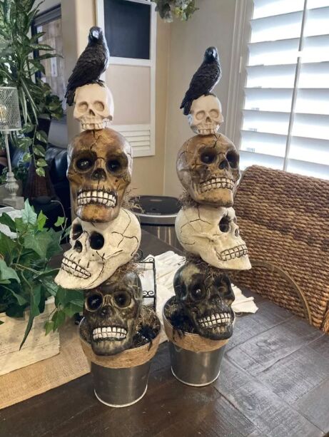DIY skull topiary