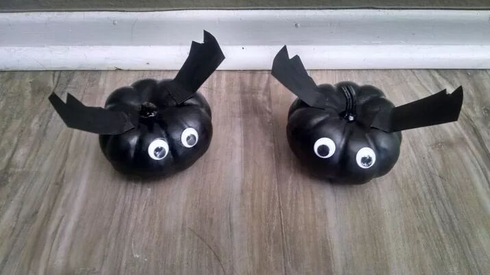 DIY bat pumpkins