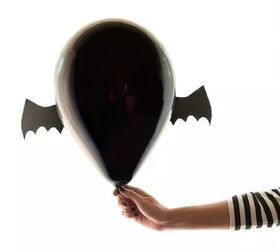 DIY bat balloon