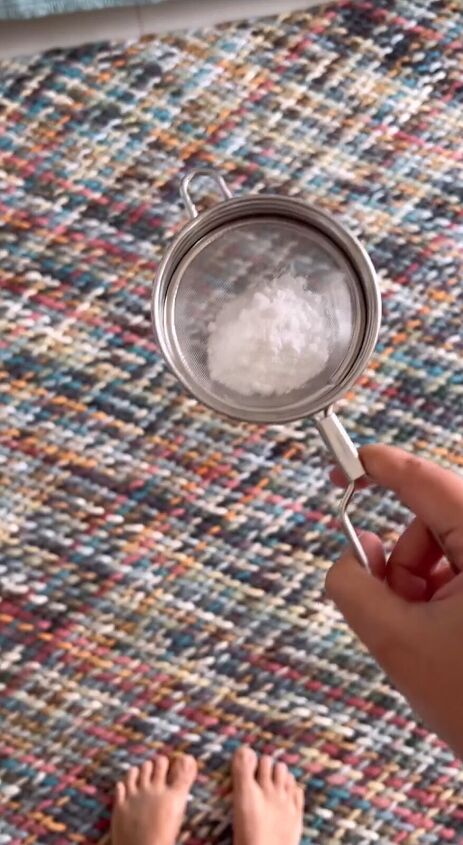 baking soda to clean rug, Applying the baking soda to the carpet