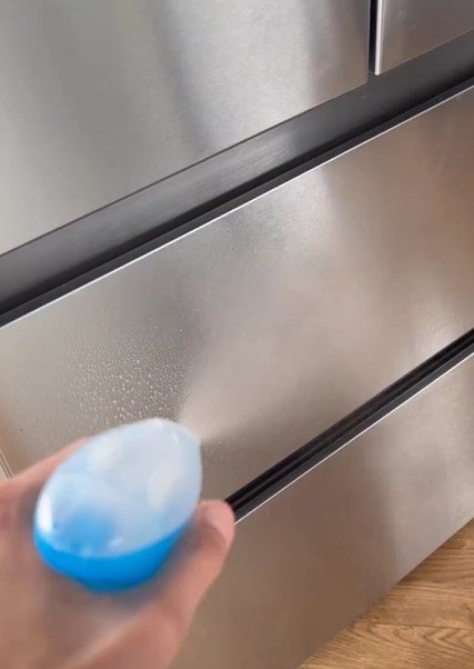 daily cleaning checklist, Wiping down surfaces