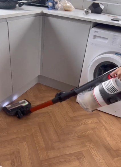 daily cleaning checklist, Vacuuming the house