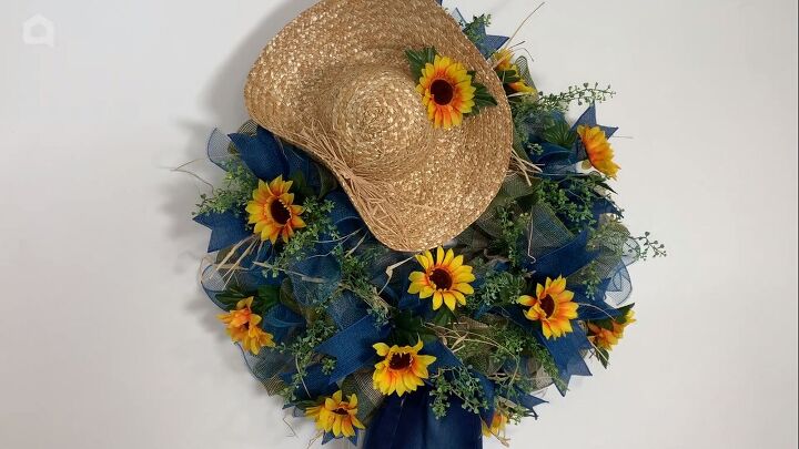 DIY scarecrow wreath with a straw hat