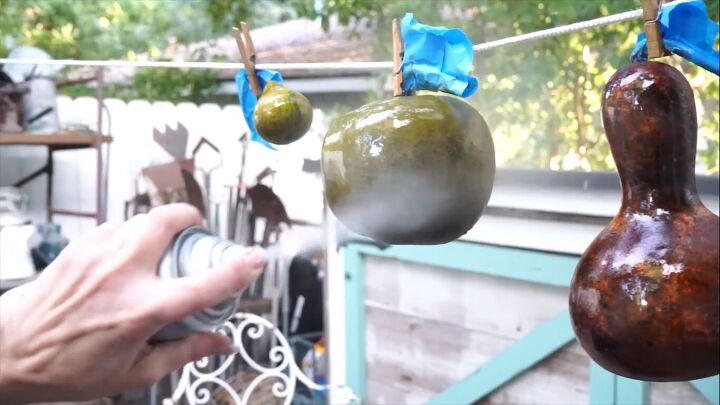 gourd decorating ideas, Spraying the dyed gourds with clear varnish