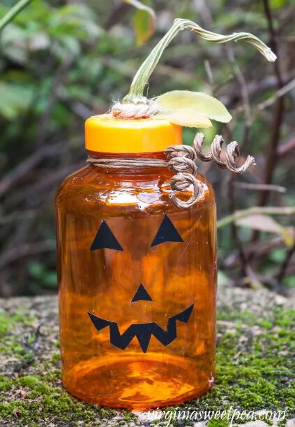 Pill bottle pumpkin