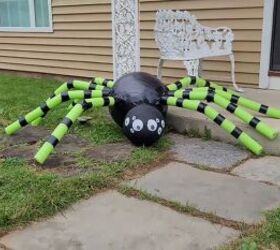 How to Make a DIY Giant Spider For Your Outdoor Halloween Decor
