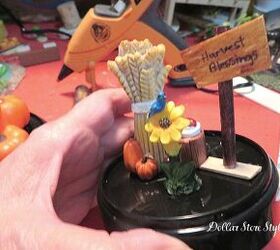 dos miniaturas otoales con claveles pequeos