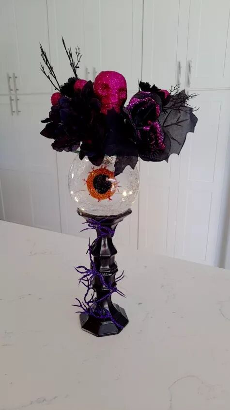 How to DIY a Spooky DIY Halloween Centerpiece on a Budget!