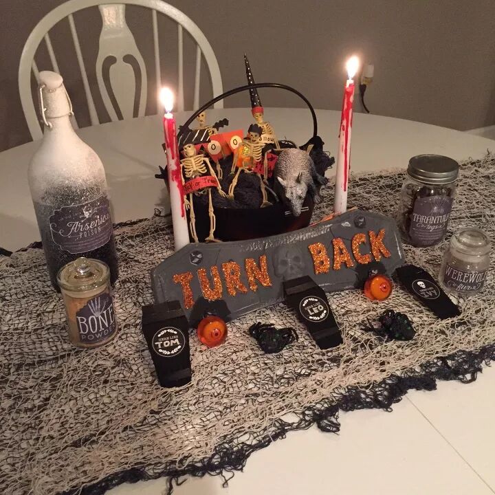 How to Create a Chilling Halloween Tablescape