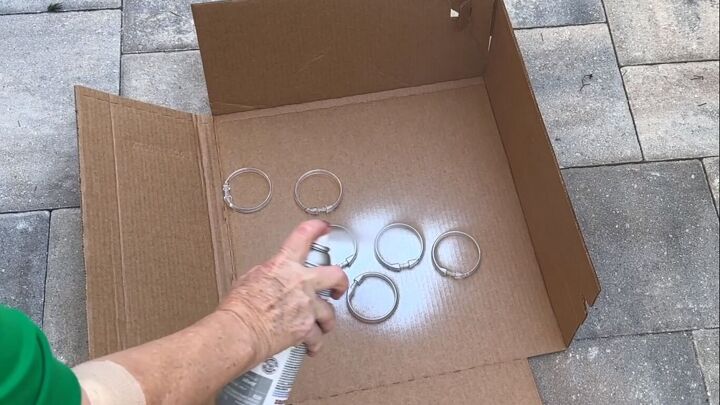 Spray-painting the shower curtain rings