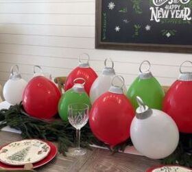 Balloon Christmas ornament tablescape