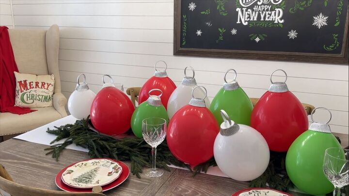 Balloon Christmas ornament tablescape