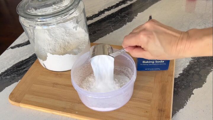 Mixing flour and baking soda together