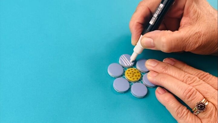 Drawing designs with markers