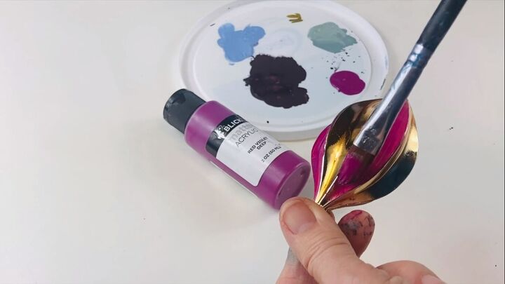 Painting alternating segments of an ornament purple