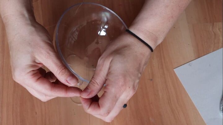 Tying the thread on one side of the ornament