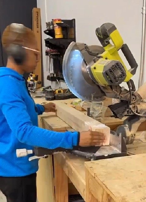 diy round table base, Cutting the pieces for the legs