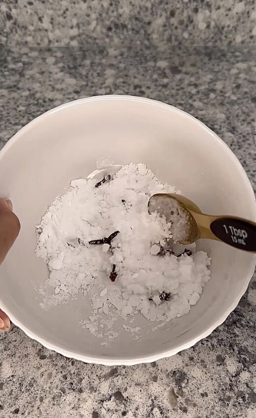 how to make a bathroom smell good, Mixing the DIY air freshener