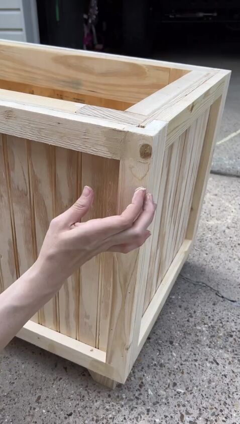diy toy box, Filling in holes and gaps with wood filler