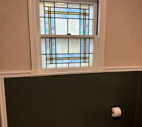 She wanted to liven up the wall around her toilet so she did something so beautiful (no wallpaper, no tools!)