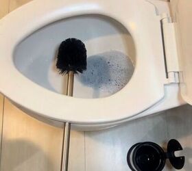 How to dry a toilet scrubber