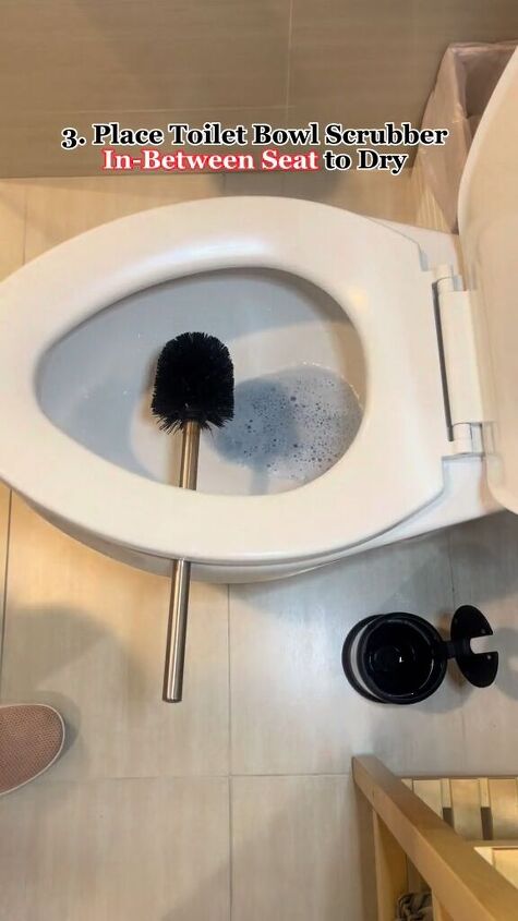 How to dry a toilet scrubber