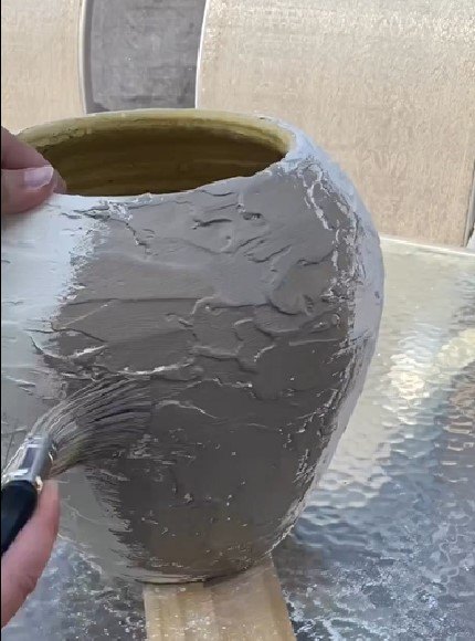 diy textured vase, Applying the base coat