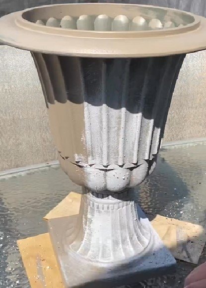 faux concrete planter, Painting with white paint and dirt