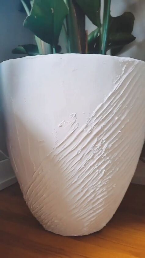 Beautiful view of Budget-Friendly Textured Planter Ideas For Apartment Decor