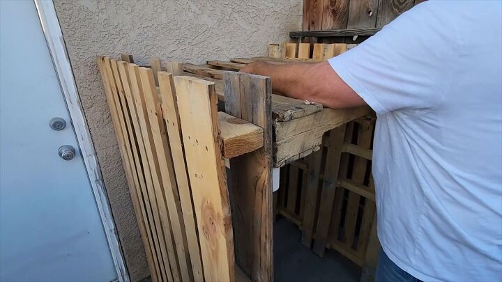 DIY outdoor garbage can storage using pallets