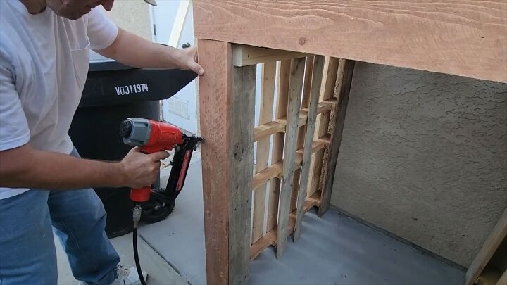 Framing the pallet wood enclosure