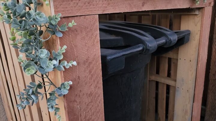 Outdoor garbage storage