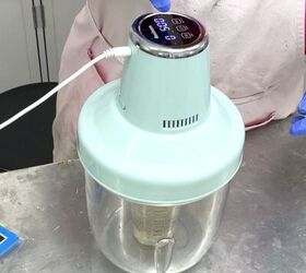 resina paso a paso cmo colorear posavasos vdeo, Preparando la Resiners Airless Bubble Removal Machine para quitar las burbujas