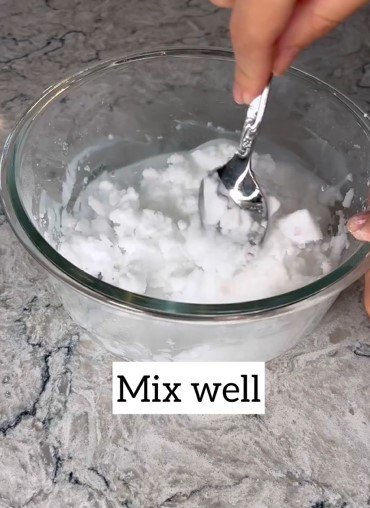 Mixing the baking soda well