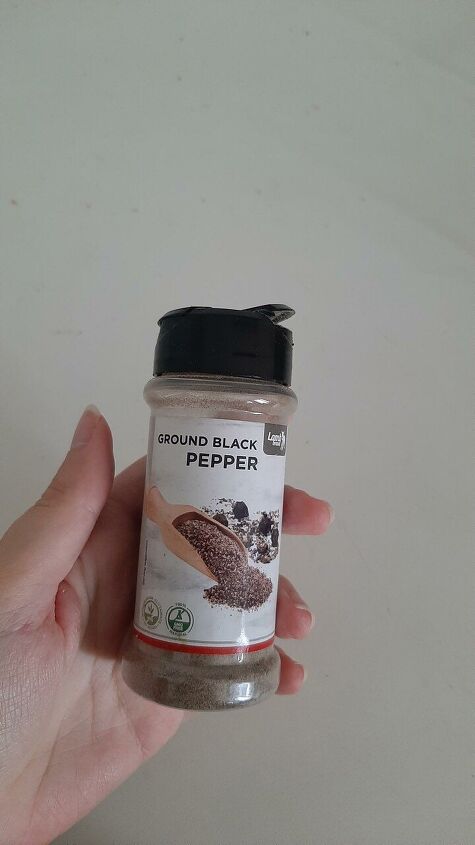 does black pepper keep ants away