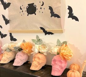 cmo hacer un sombrero de bruja con un saco de papel, Chic Espeluznante Decora tu manto con calaveras de colores pastel