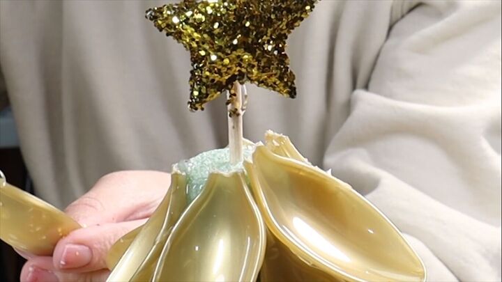 How to Make a Cute Plastic Spoon Christmas Tree in 5 Steps | Hometalk