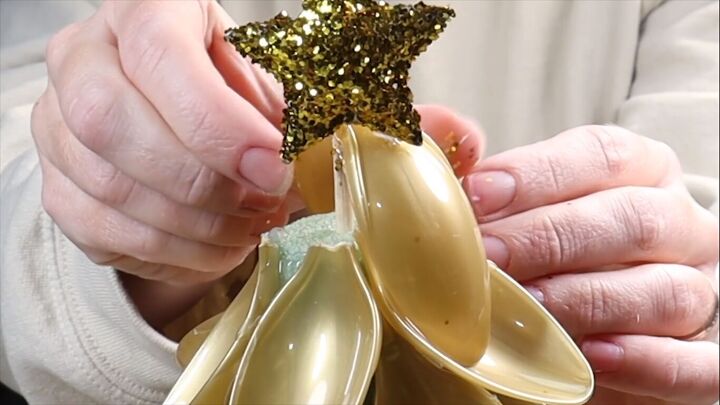 How to Make a Cute Plastic Spoon Christmas Tree in 5 Steps | Hometalk