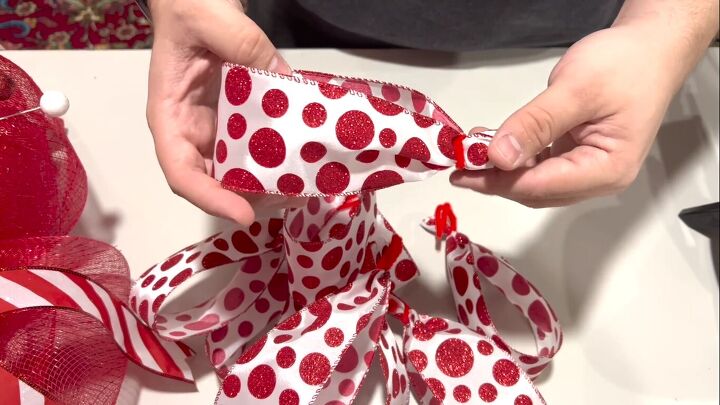 Making single ribbon loops