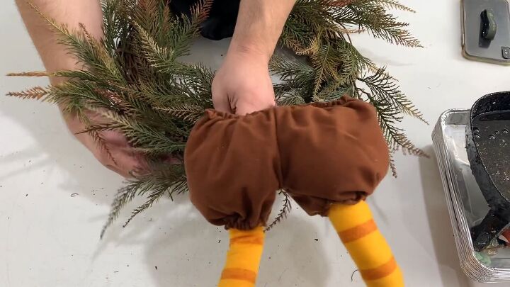 Crafting a Thanksgiving turkey wreath