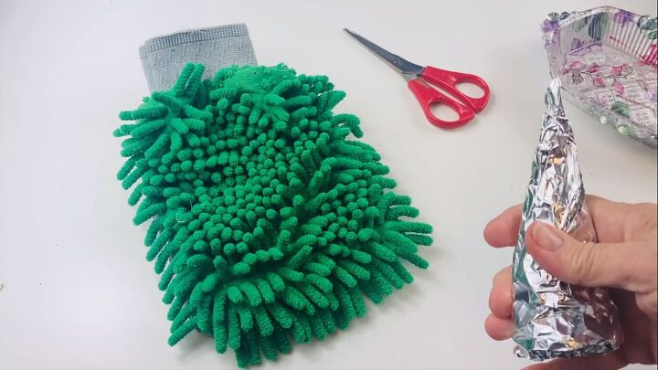 Alternative microfiber mitt Christmas tree