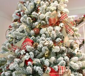 consejos fciles para decorar el rbol de navidad, Utiliza elementos sorprendentes para crear un aspecto navide o nico