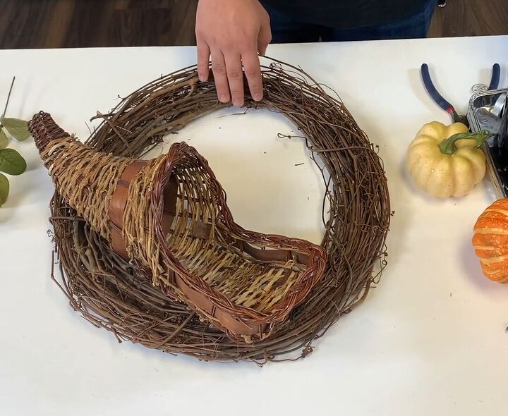 Affordable DIY cornucopia wreath tutorial