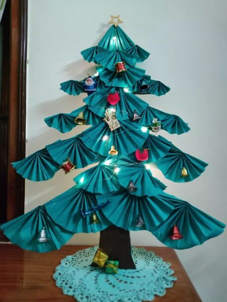 Paper fan Christmas tree