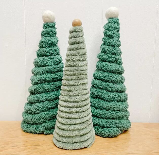 Yarn spiral Christmas trees