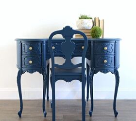 elegantes muebles antiguos azules