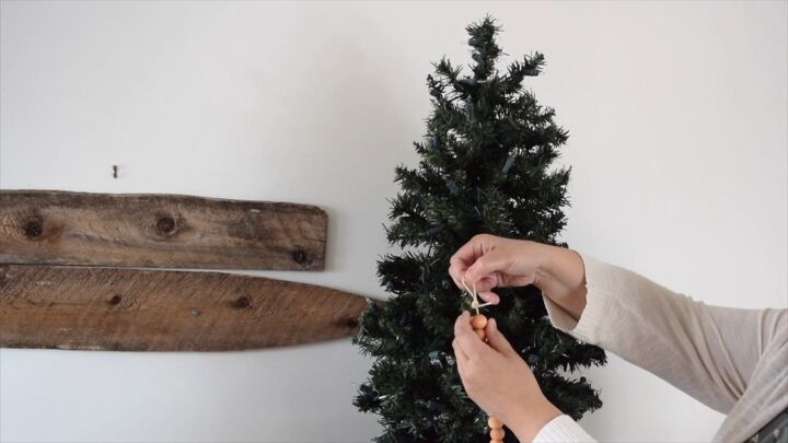 wood bead garland, Loop at the end of the garland