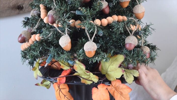wood bead garland, Fall Christmas tree ideas