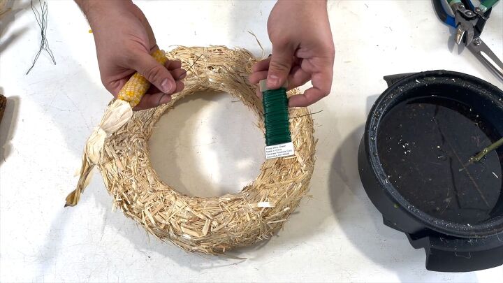 corn husk wreath, DIY straw wreath with colorful corn husks