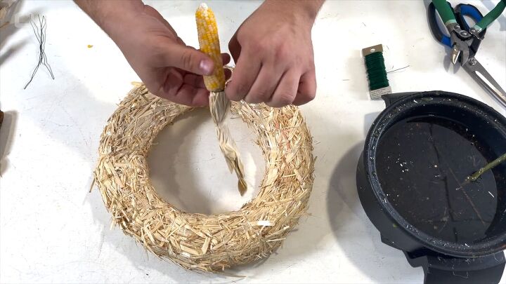 Craft with Corn: How to Craft a Stunning Colorful Corn Husk Wreath ...